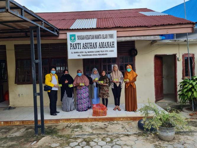 Hari 8 Ramadhan, Golkar Riau Bagikan Nasi Kotak dan Takjil di 8 Tempat Sekaligus